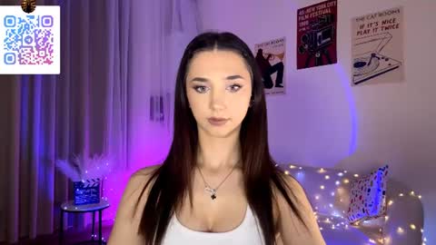 Snapshot of lilihalvorsen chatting on 06.25.26 Lina online show from 06.25.26