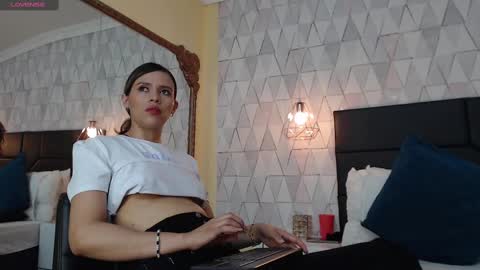 Snapshot of lilijensen chatting on 09.08.25 LilyJensen online show from 09.08.25