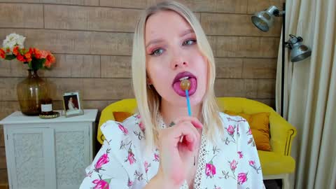 LiliLinn online show from 12.07.24