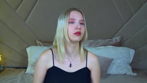 LiliLinn online show from 12.12.24