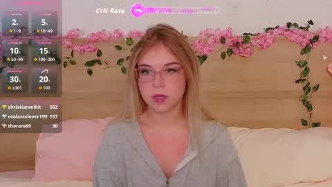 Snapshot of lilith_bonheur chatting on 10.05.25 Lilith Bonheur online show from 10.05.25