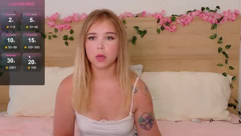 Snapshot of lilith_bonheur chatting on 10.17.25 Lilith Bonheur online show from 10.17.25