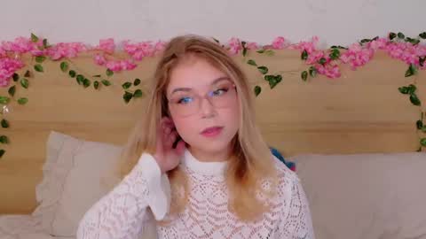 Snapshot of lilith_bonheur chatting on 10.24.25 Lilith Bonheur online show from 10.24.25