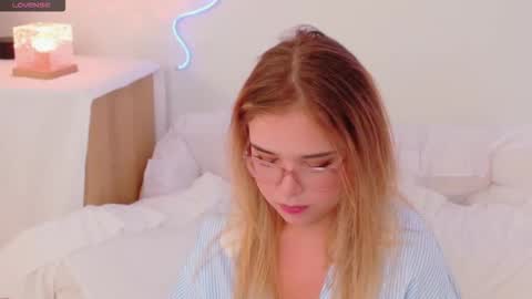 Lilith Bonheur online show from 12.02.25