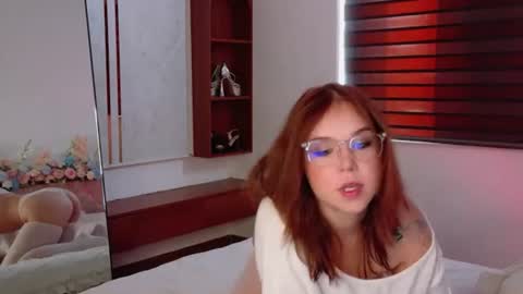 Snapshot of lilith_bonheur chatting on 06.11.26 Lilith Bonheur online show from 06.11.26