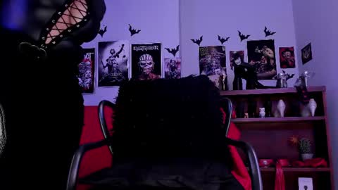 Snapshot of lilith_deveraux_ chatting on 06.20.26 MISTRESS LILITH online show from 06.20.26