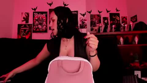 Snapshot of lilith_deveraux_ chatting on 07.10.26 MISTRESS LILITH online show from 07.10.26