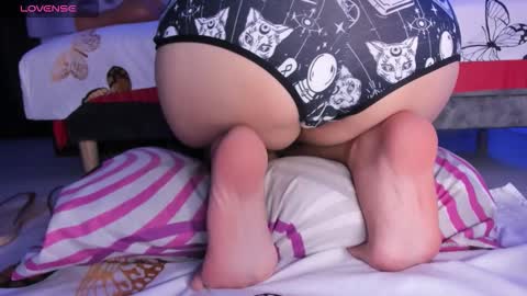 Snapshot of lilith_feet chatting on 10.30.25 Lili online show from 10.30.25