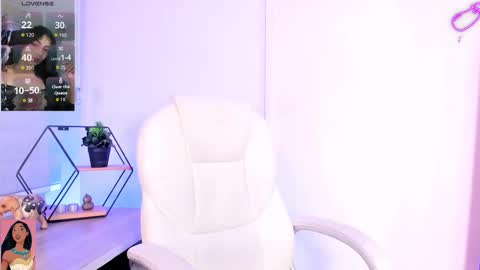 Snapshot of lilith_petit_ chatting on 01.10.26 Lili petit online show from 01.10.26