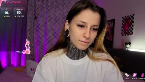 Snapshot of lilith_poison chatting on 10.12.25 lilith_poison online show from 10.12.25