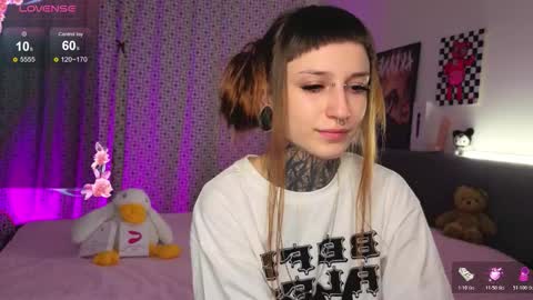 Snapshot of lilith_poison chatting on 10.29.25 lilith_poison online show from 10.29.25