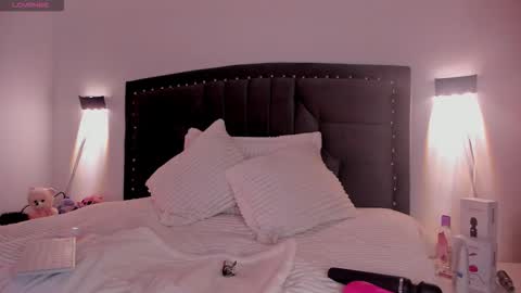 lilith_thompson online show from 10.15.25