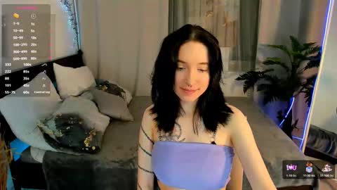 Snapshot of lilithlunna chatting on 11.20.25 Lilith online show from 11.20.25