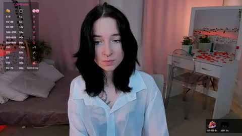 Snapshot of lilithlunna chatting on 12.04.25 Lilith online show from 12.04.25