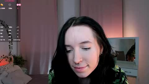 Snapshot of lilithlunna chatting on 12.13.25 Lilith online show from 12.13.25