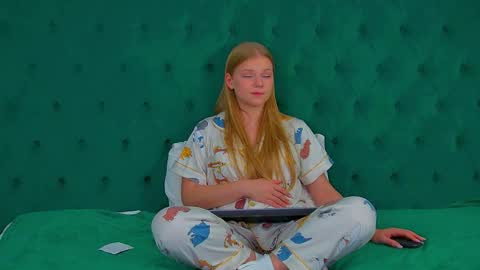 lilitrosen online show from 09.15.25