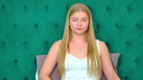 lilitrosen online show from 10.14.25