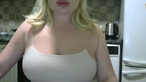 Snapshot of liliya133244 chatting on 05.29.26 liliya133244 online show from 05.29.26