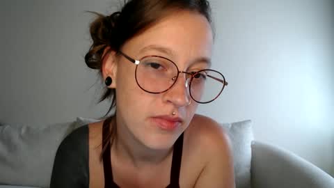 Snapshot of liljbby chatting on 09.30.25 Jay please help me reach 50 thumbs up online show from 09.30.25