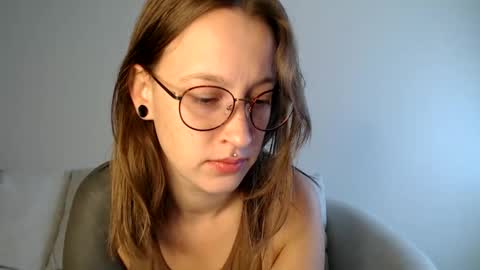 Snapshot of liljbby chatting on 10.15.25 Jay please help me reach 50 thumbs up online show from 10.15.25