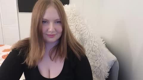 Snapshot of lilleambi chatting on 11.28.25 Anni online show from 11.28.25