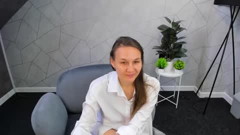 lillian_white1 online show from 12.05.24