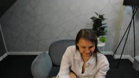 lillian_white1 online show from 12.06.24