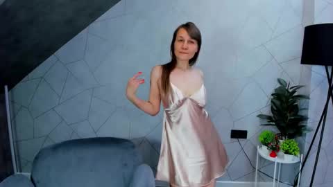 lillian_white1 online show from 12.15.24