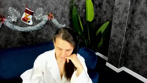 lillian_white1 online show from 12.29.24