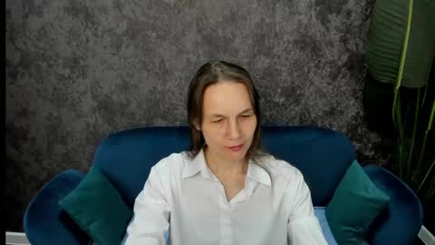 lillian_white1 online show from 03.06.25