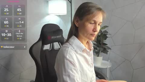 lillian_white1 online show from 09.14.25