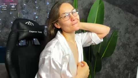 lillian_white1 online show from 01.06.26