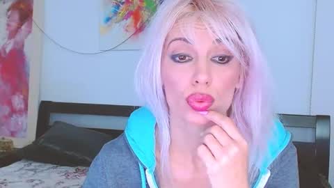 Lara online show from 02.15.25