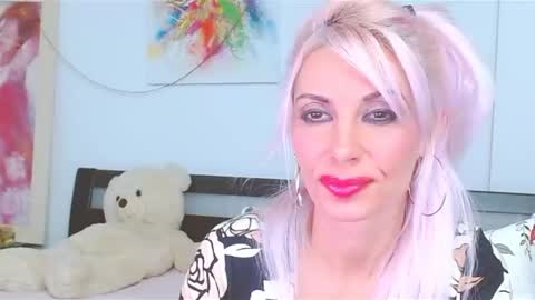 Lara online show from 10.10.25