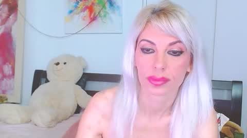 Lara online show from 04.15.26