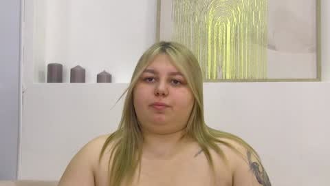 Snapshot of lillianhaig chatting on 12.23.24 LillianHaig online show from 12.23.24