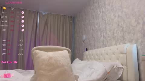 Snapshot of lilliasweety chatting on 10.11.25 Lara Angel online show from 10.11.25