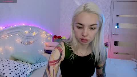 LilliMoore online show from 09.19.25