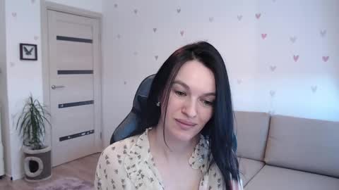 Snapshot of lilliyves chatting on 04.10.26 lilliyves online show from 04.10.26