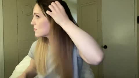 Snapshot of lilly_adams88 chatting on 06.11.26 lilly_adams88 online show from 06.11.26