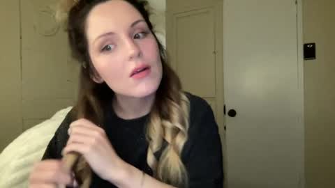 Snapshot of lilly_adams88 chatting on 06.28.26 lilly_adams88 online show from 06.28.26