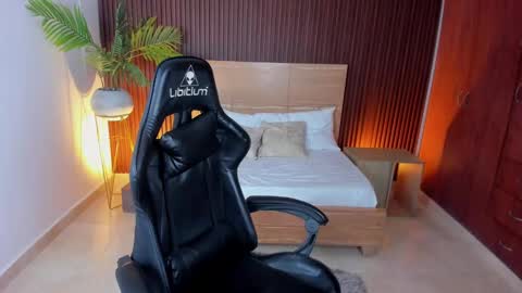 L I L L Y online show from 02.06.25