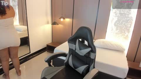 L I L L Y online show from 09.15.25