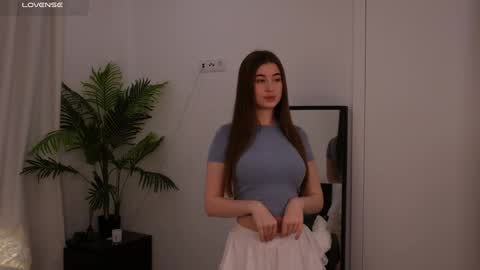 Lilly Colins online show from 01.20.25