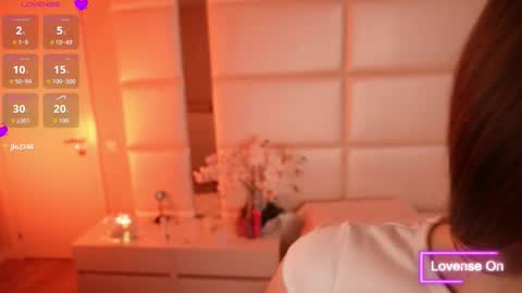 Lilly Colins online show from 10.24.25