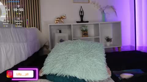 Snapshot of lilly_dollss chatting on 09.23.25 Sofia online show from 09.23.25