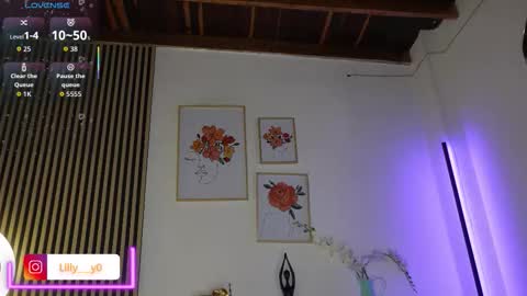 Snapshot of lilly_dollss chatting on 09.25.25 Sofia online show from 09.25.25