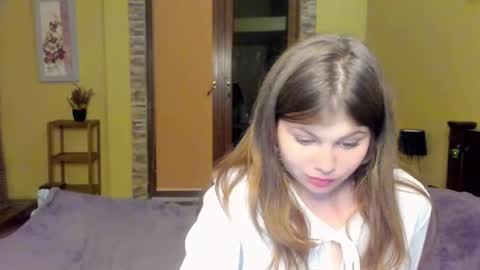 Snapshot of lilly_jess chatting on 10.21.25 Lilly online show from 10.21.25
