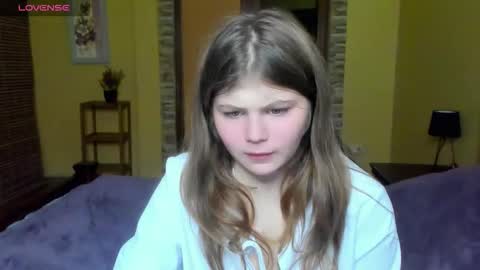 Snapshot of lilly_jess chatting on 10.22.25 Lilly online show from 10.22.25