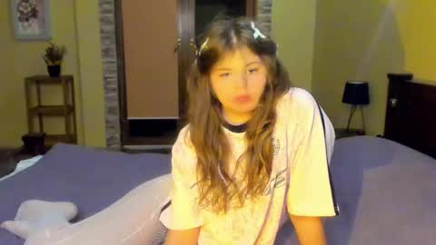 Snapshot of lilly_jess chatting on 10.28.25 Lilly online show from 10.28.25